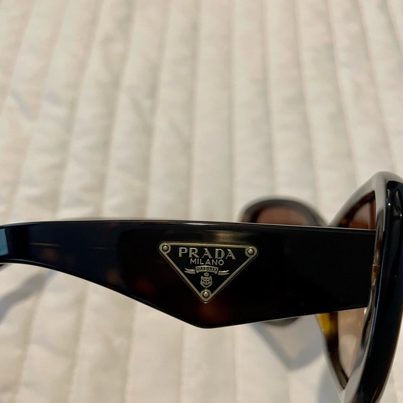 PRADA HERITAGE SUNGLASSES. WORN ONCE!!MOST WANTED STYLE❤️ - Picture 10 of 11